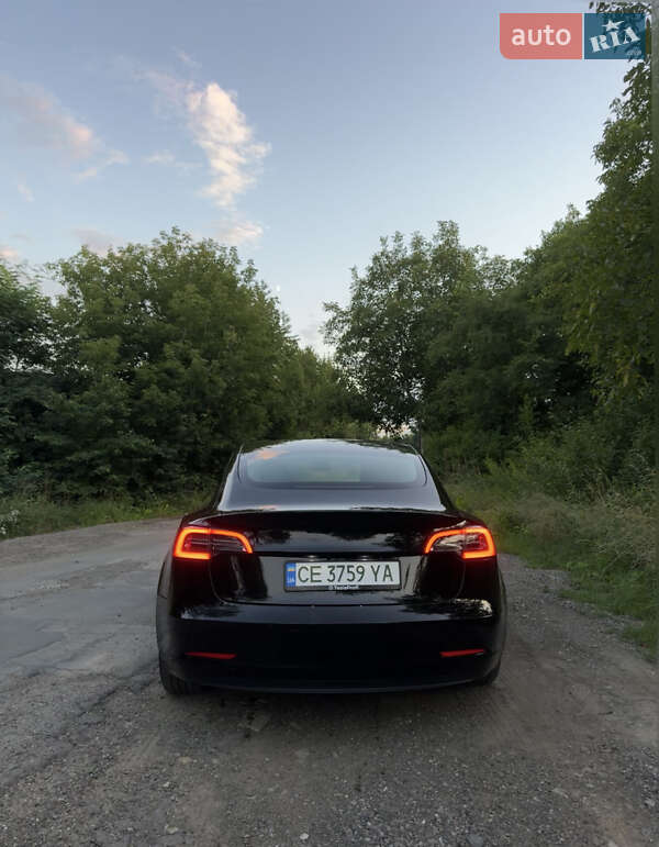 Седан Tesla Model 3 2022 в Чернівцях