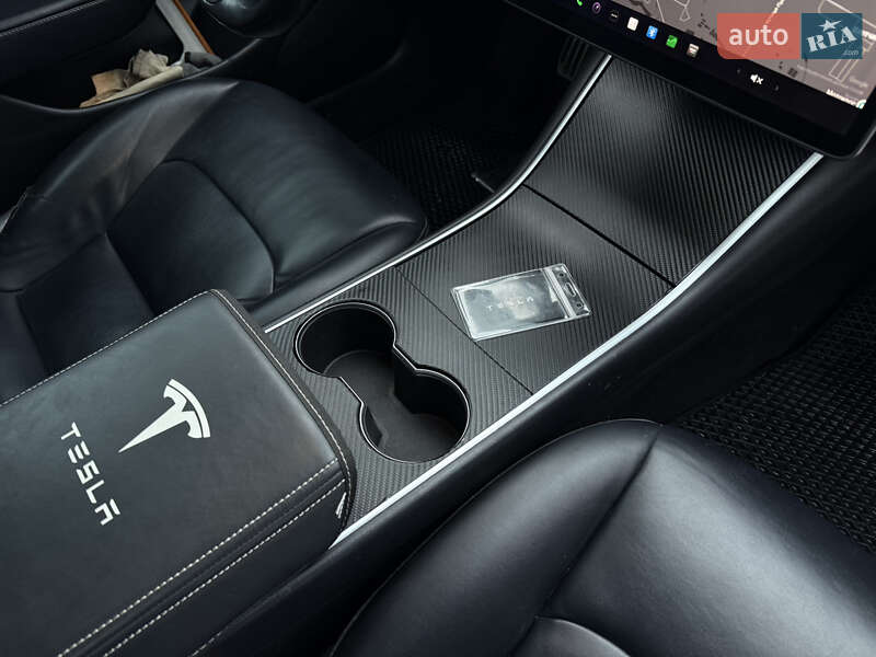 Седан Tesla Model 3 2018 в Житомирі