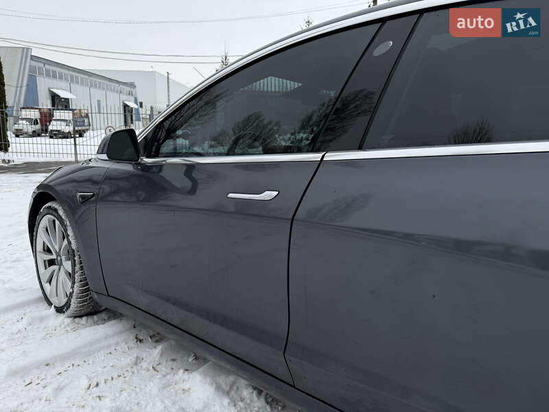 Седан Tesla Model 3 2018 в Житомирі