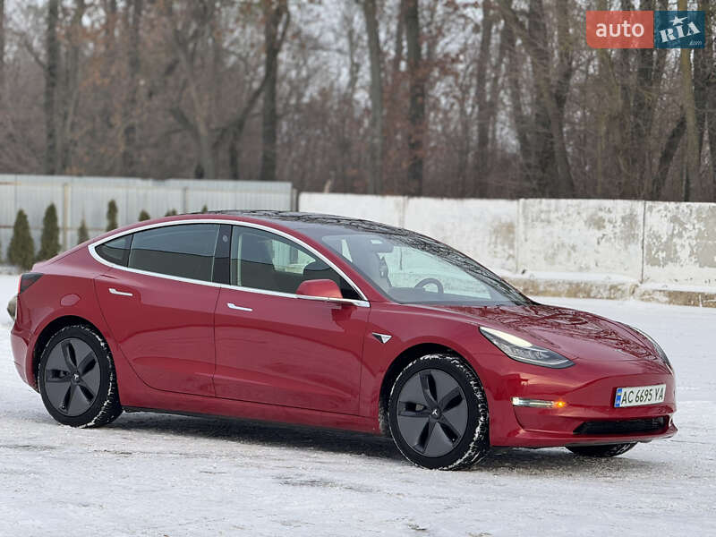 Седан Tesla Model 3 2019 в Луцке