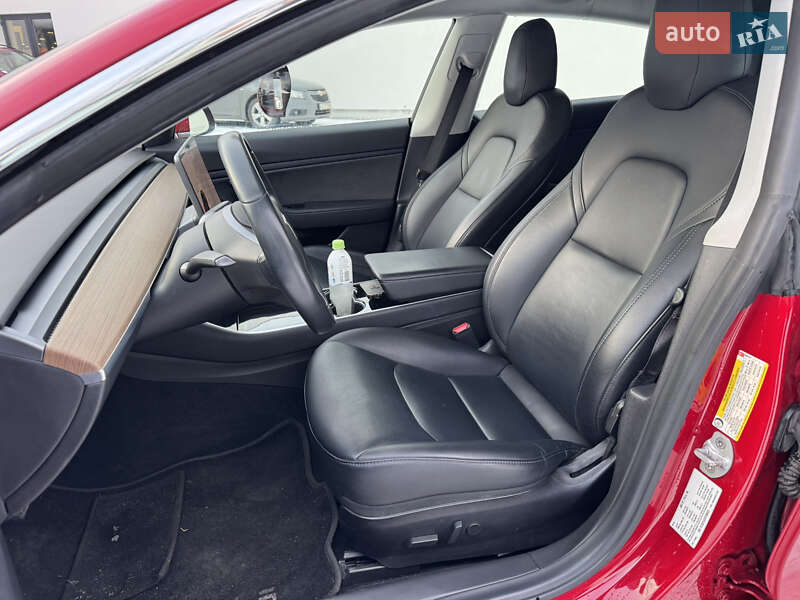 Седан Tesla Model 3 2019 в Луцке