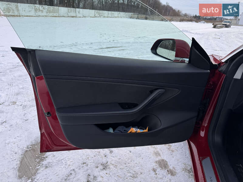 Седан Tesla Model 3 2019 в Луцке