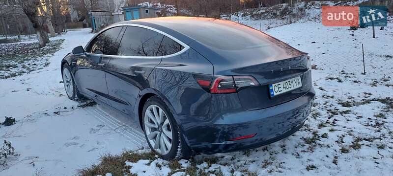 Седан Tesla Model 3 2020 в Черновцах