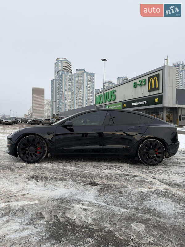 Седан Tesla Model 3 2023 в Киеве