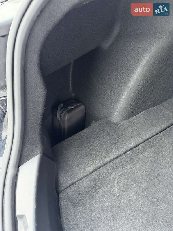 Седан Tesla Model 3 2023 в Киеве