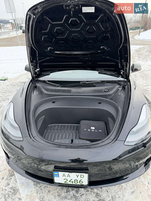 Седан Tesla Model 3 2023 в Киеве