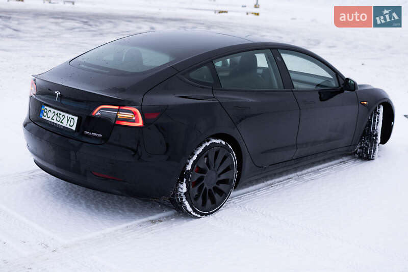 Седан Tesla Model 3 2021 в Львове