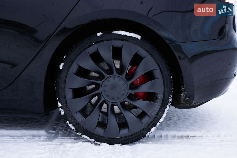 Седан Tesla Model 3 2021 в Львове