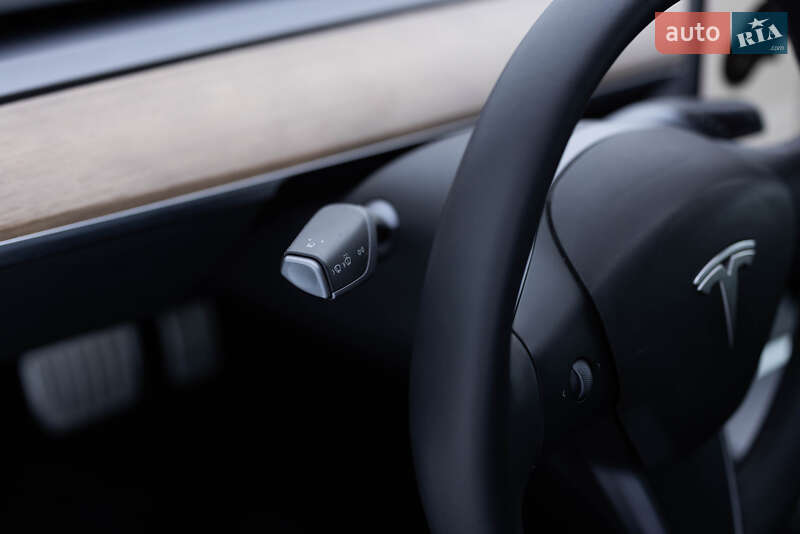 Седан Tesla Model 3 2021 в Львове
