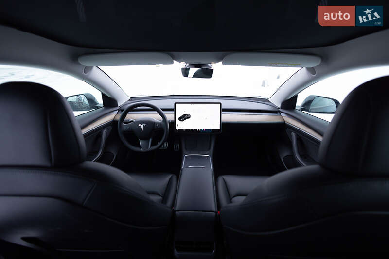 Седан Tesla Model 3 2021 в Львове