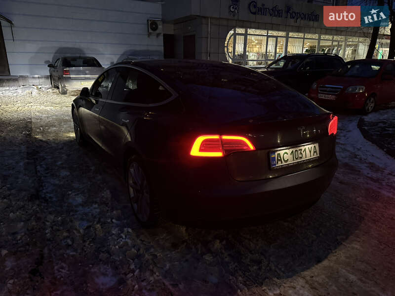 Седан Tesla Model 3 2018 в Житомирі