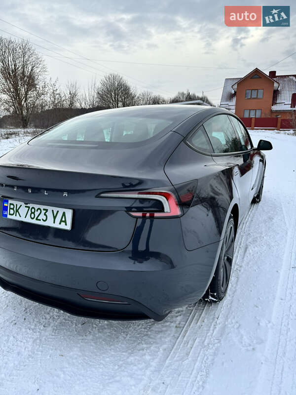 Седан Tesla Model 3 2024 в Костополе