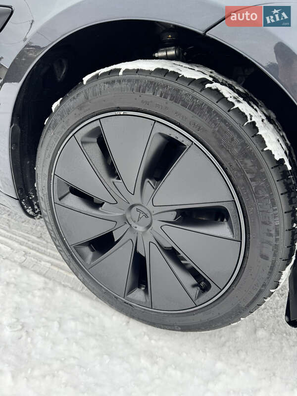 Седан Tesla Model 3 2024 в Костополе