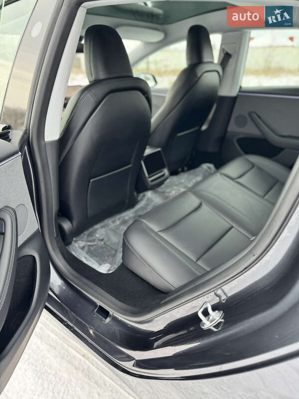 Седан Tesla Model 3 2024 в Костополе