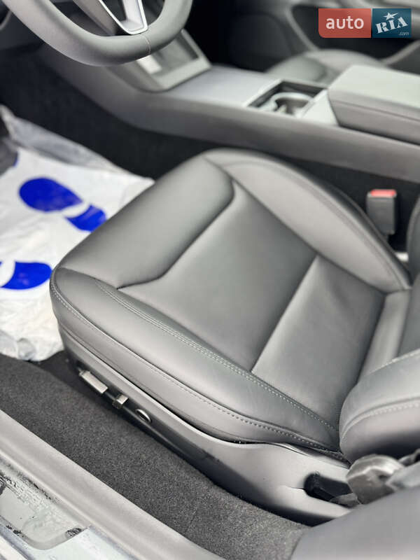 Седан Tesla Model 3 2024 в Костополе