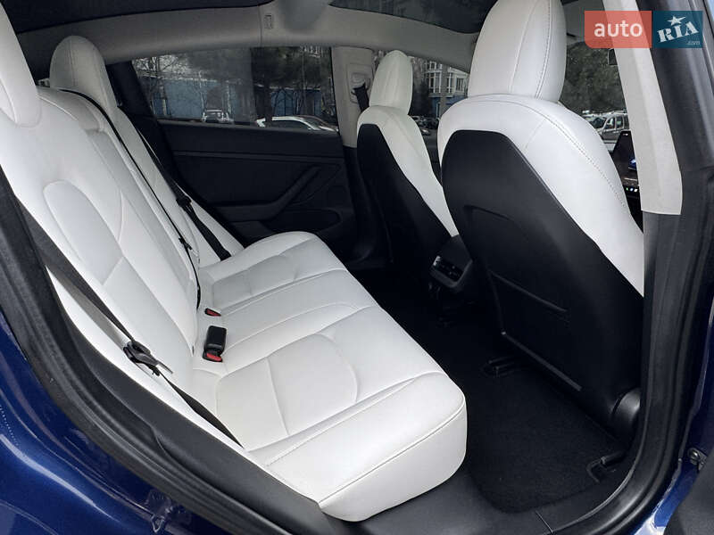 Седан Tesla Model 3 2022 в Одесі