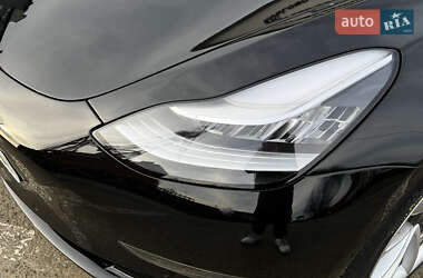 Седан Tesla Model 3 2020 в Ужгороде