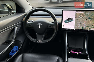 Седан Tesla Model 3 2020 в Ужгороде