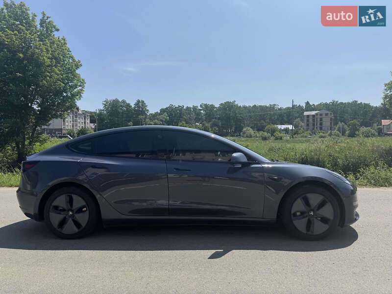 Седан Tesla Model 3 2022 в Кривом Роге