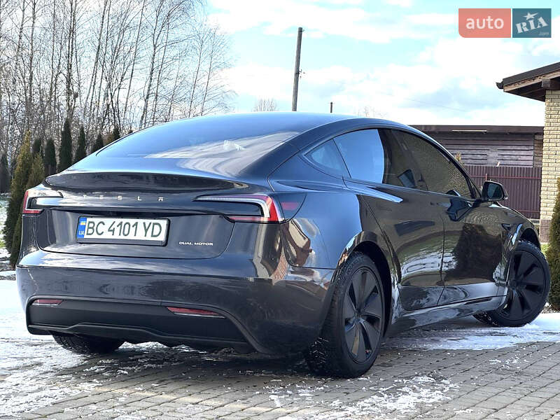 Седан Tesla Model 3 2024 в Стрые