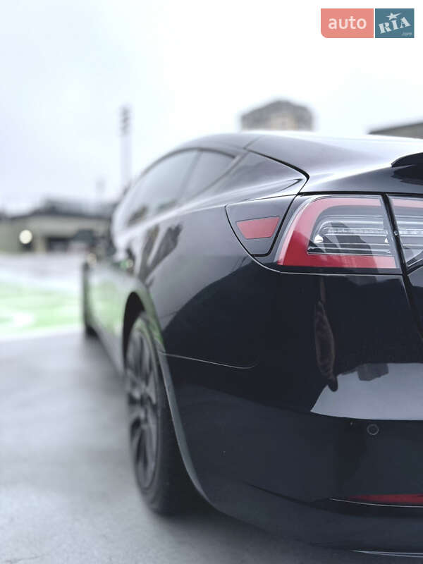 Седан Tesla Model 3 2018 в Ірпені