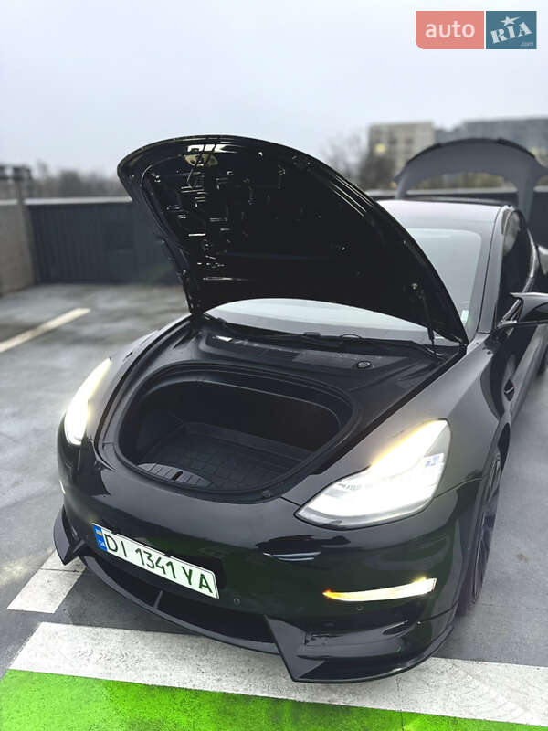 Седан Tesla Model 3 2018 в Ірпені