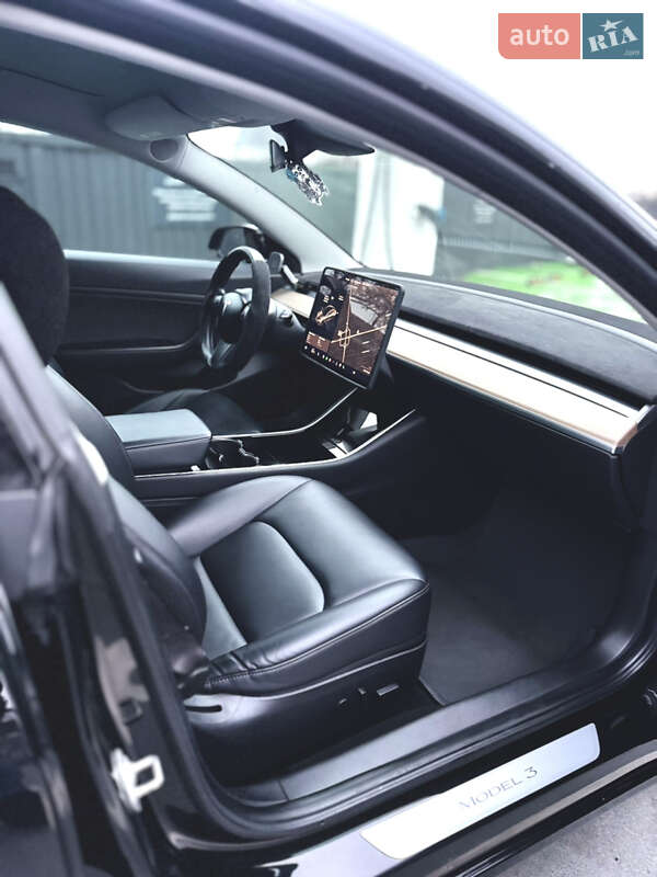 Седан Tesla Model 3 2018 в Ірпені