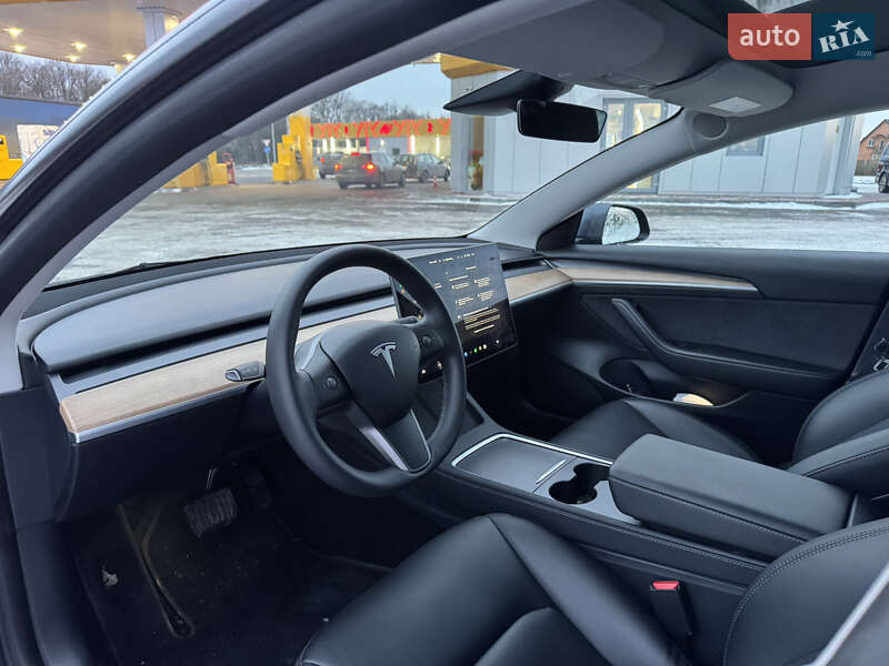 Седан Tesla Model 3 2021 в Луцке
