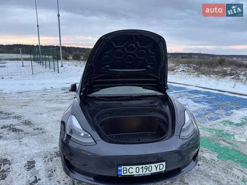 Седан Tesla Model 3 2021 в Луцке