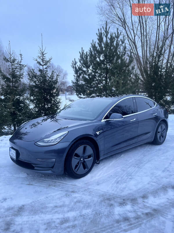 Седан Tesla Model 3 2018 в Броварах