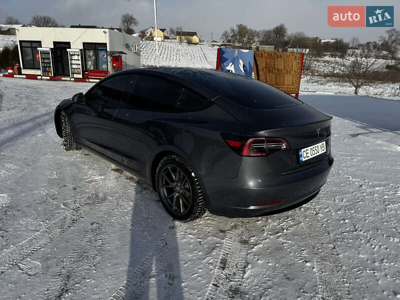 Седан Tesla Model 3 2022 в Чернівцях
