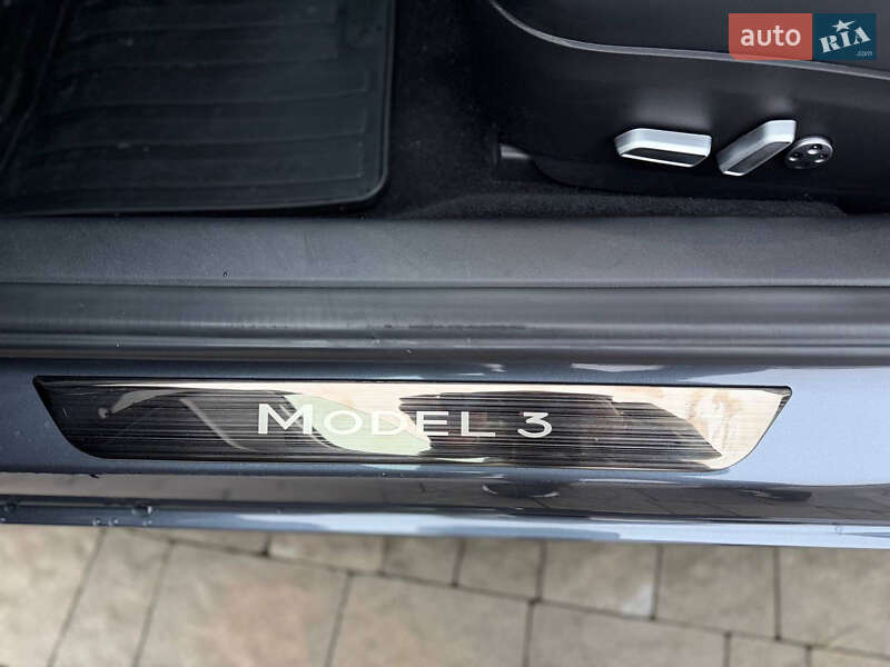 Седан Tesla Model 3 2023 в Львове