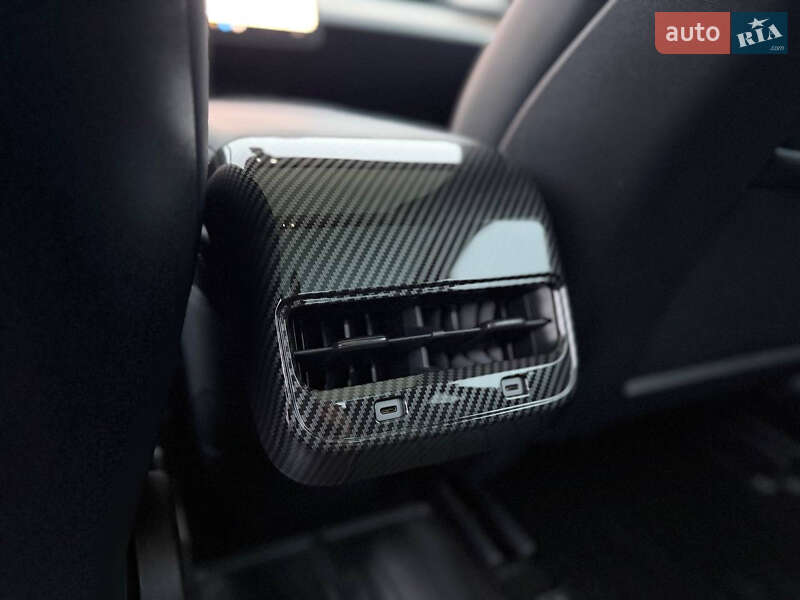 Седан Tesla Model 3 2023 в Львове