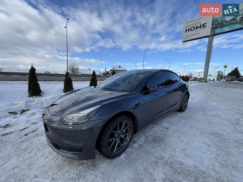 Седан Tesla Model 3 2022 в Львові