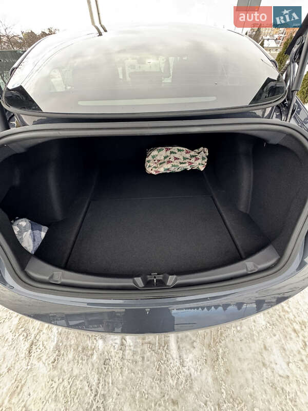 Седан Tesla Model 3 2022 в Львові