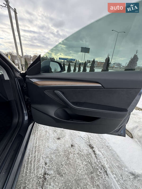 Седан Tesla Model 3 2022 в Львові