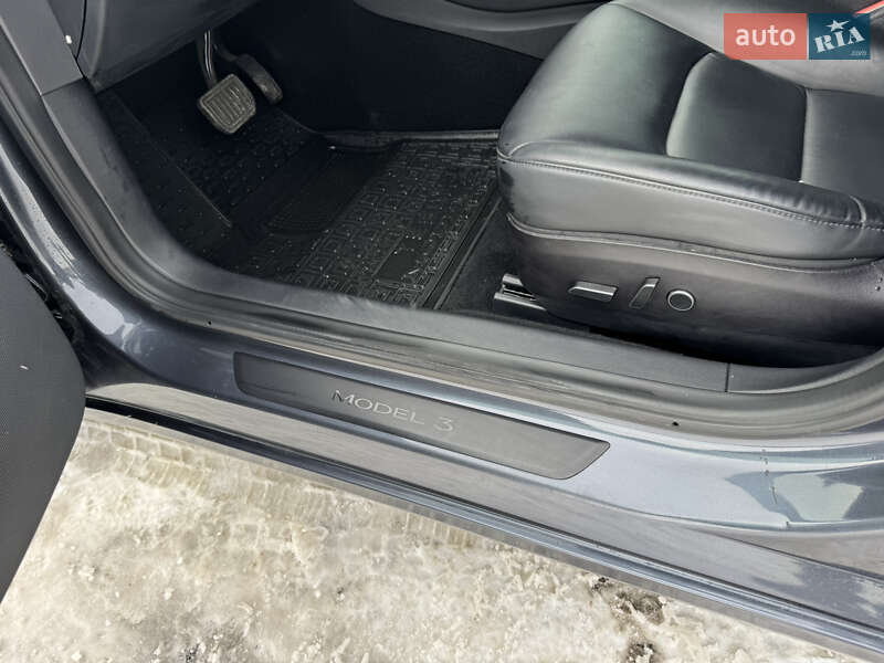 Седан Tesla Model 3 2022 в Львові