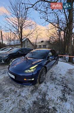 Седан Tesla Model 3 2021 в Черновцах