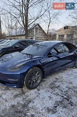Седан Tesla Model 3 2021 в Чернівцях