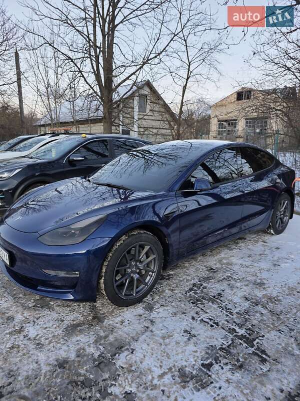 Седан Tesla Model 3 2021 в Черновцах