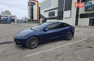 Седан Tesla Model 3 2021 в Чернівцях