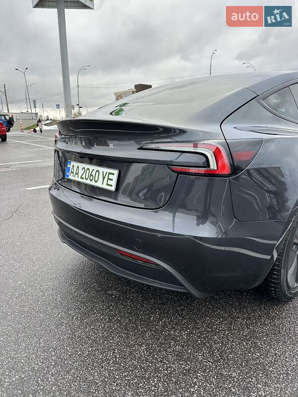 Седан Tesla Model 3 2025 в Киеве