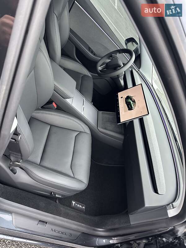 Седан Tesla Model 3 2025 в Киеве
