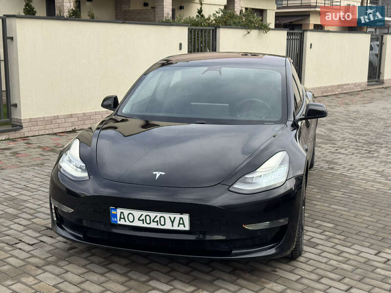 Седан Tesla Model 3 2018 в Ужгороді