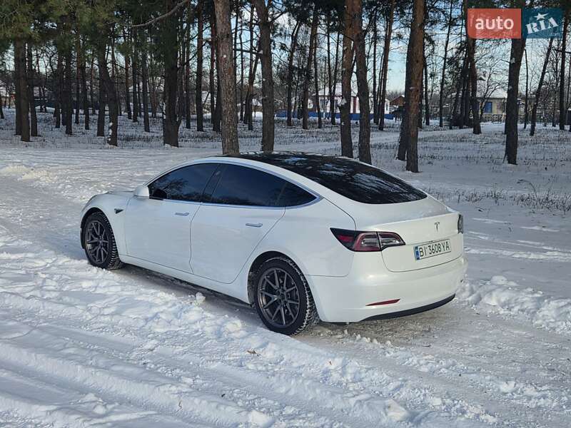 Седан Tesla Model 3 2019 в Пирятине
