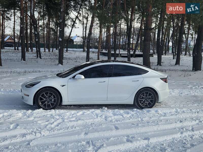 Седан Tesla Model 3 2019 в Пирятине