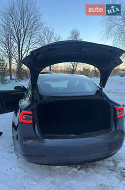 Седан Tesla Model 3 2023 в Львове