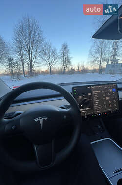Седан Tesla Model 3 2023 в Львове