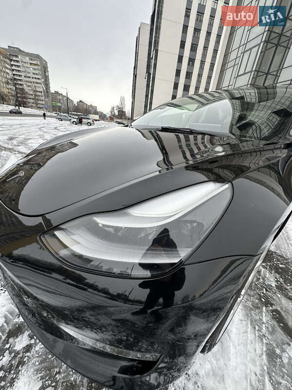Седан Tesla Model 3 2022 в Днепре