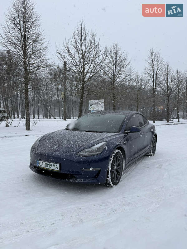 Седан Tesla Model 3 2022 в Умани